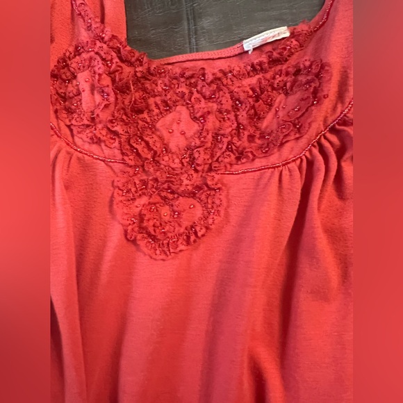 Adorable Rust-colored tank with floral accents! - Picture 2 of 3